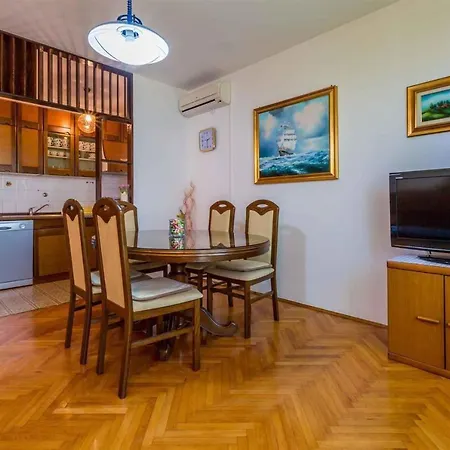 Two-bedroom In Xxiii * Crikvenica